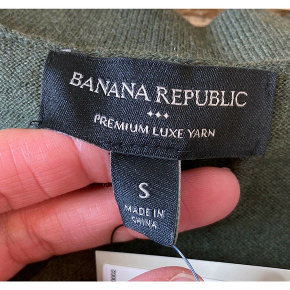 NWT Banana Republic V Neck Sweater Size Small Men’s Green Luxe Yarn - Picture 5 of 10